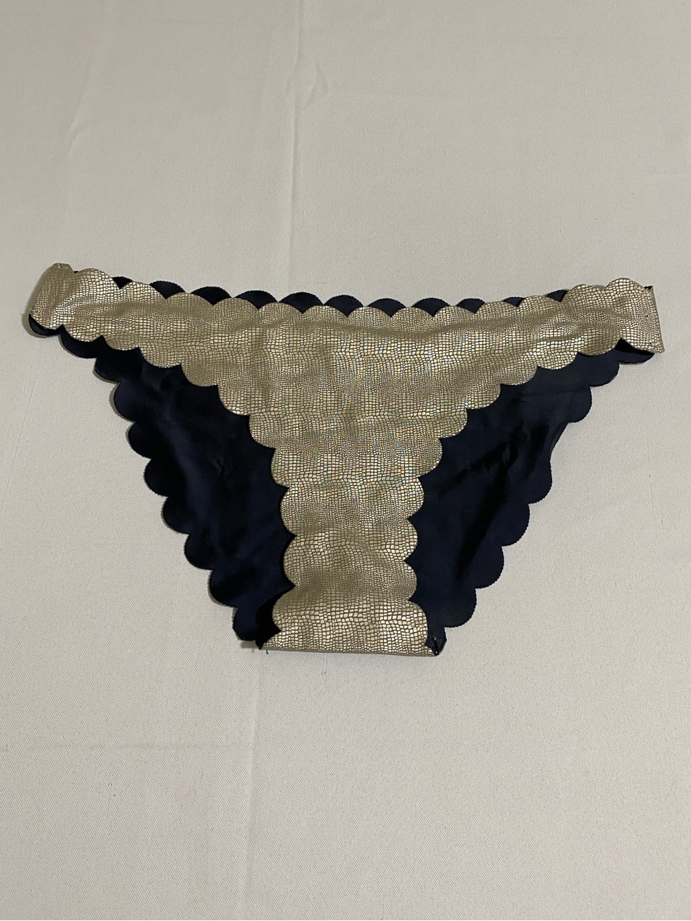 PILYQ Reversible Seamless Wave Full w Scallop Edging Bikini Bottom Size L